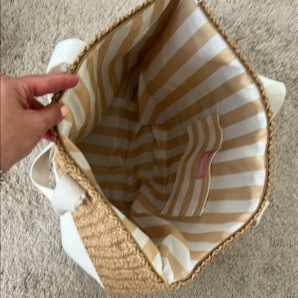☀️ Mumu ☀️ Stylish Tan and White Tote Bag - Picture 4 of 7
